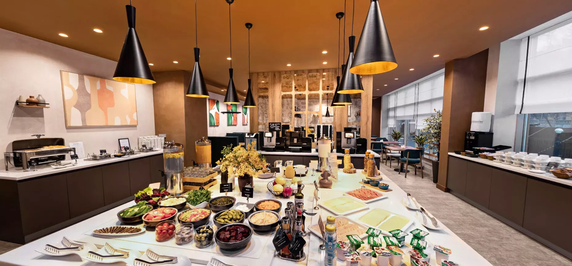 https://site-m25.cosmosgroup.ru/files/hotel_restaurants/682af472887c2.webp