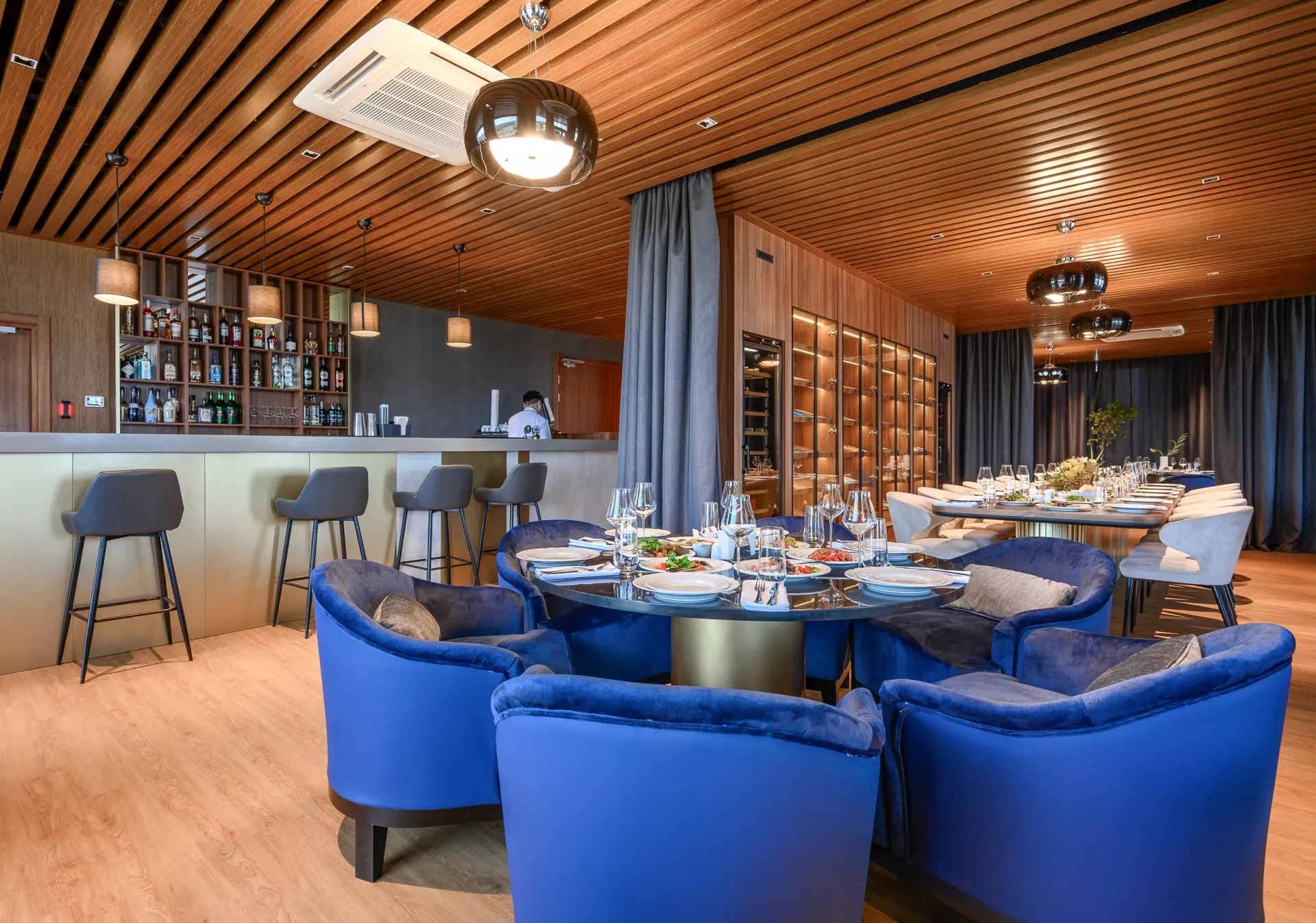 https://site-m25.cosmosgroup.ru/files/hotel_restaurants/6899e41801913.webp